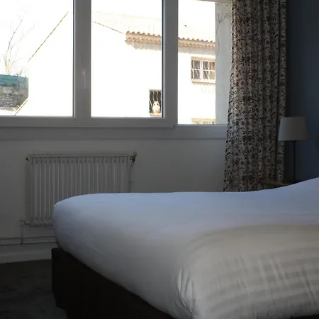 Hotel Logis Du Midi Salon-de-Provence